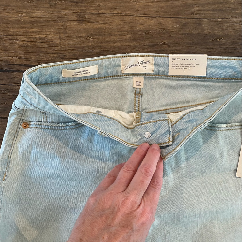 Universal Thread Goods Co. - Picture 7 of 16